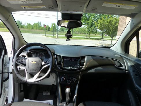 Used 2021 Chevrolet Trax LT w/ Redline Edition AWD/4WD image 35