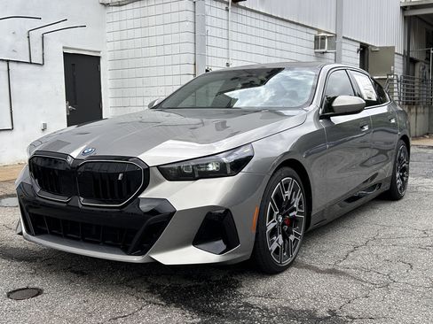 Used 2027 BMW i5 eDrive40 w/ M Sport Package RWD image 1