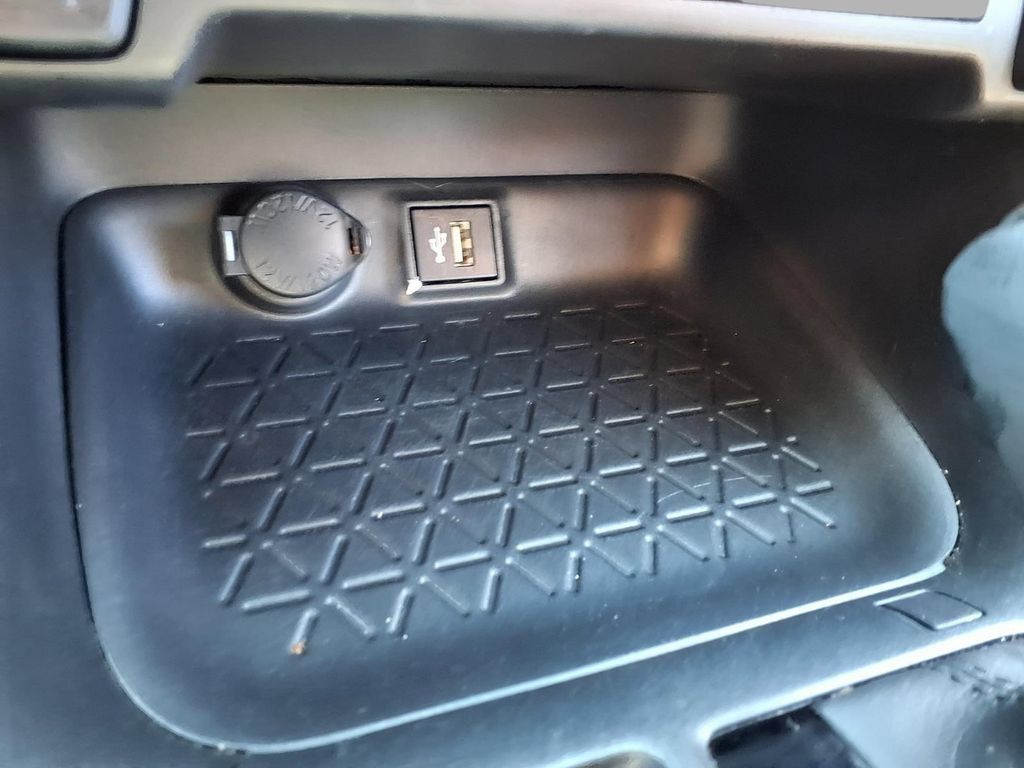 Used 2025 Toyota RAV4 XLE FWD image 10