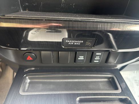 Used 2013 Nissan Titan SV w/ SV Value Truck Pkg AWD/4WD image 22