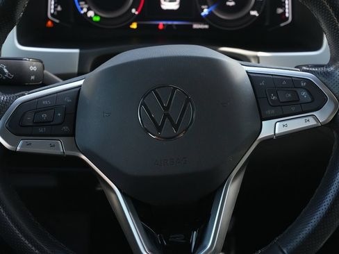 Used 2022 Volkswagen Atlas Cross Sport SEL R-Line AWD/4WD image 17