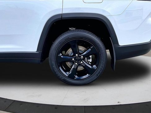 Used 2024 Jeep Grand Cherokee L Altitude image 36