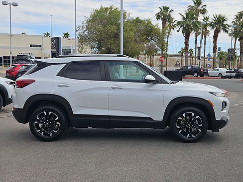 Used 2021 Chevrolet TrailBlazer LT w/ Premium Seating Package FWD image 6