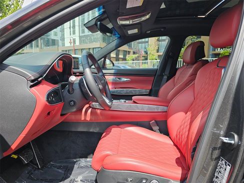 Used 2025 Genesis GV70 3.5T Sport w/ Sport Advanced Package image 23