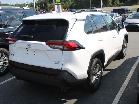 Used 2022 Toyota RAV4 XLE w/ Convenience Package AWD/4WD image 6