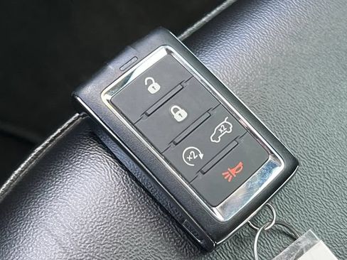 Used 2023 Jeep Grand Cherokee L Limited AWD/4WD image 37