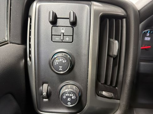 Used 2018 Chevrolet Silverado 1500 LT w/ All Star Edition image 26