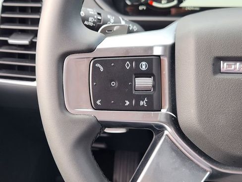 Used 2025 Land Rover Discovery S image 28