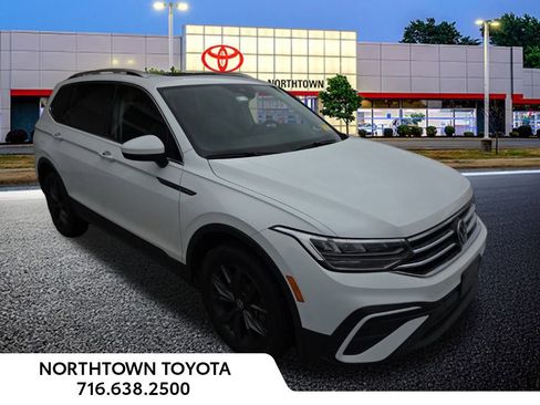 Used 2022 Volkswagen Tiguan SE w/ Panoramic Sunroof Package image 1