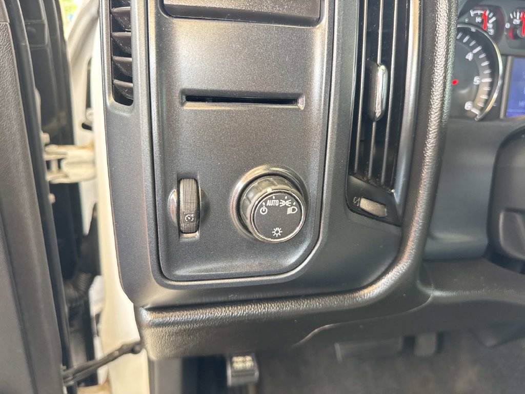 Used 2018 Chevrolet Silverado 1500 Custom w/ Custom Value Package RWD image 22