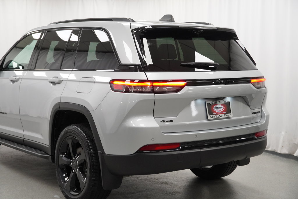 Certified 2025 Jeep Grand Cherokee Limited w/ Luxury Tech Group II AWD/4WD image 22