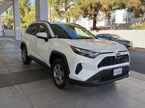 Used 2025 Toyota RAV4 LE AWD/4WD image 7