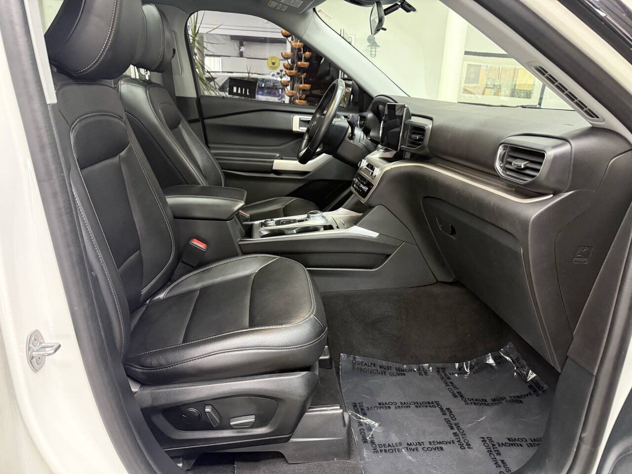 Used 2021 Ford Explorer XLT w/ Equipment Group 202A AWD/4WD image 18
