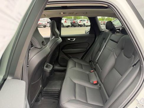 Used 2021 Volvo XC60 T5 Momentum w/ Protection Package Premier AWD/4WD image 11