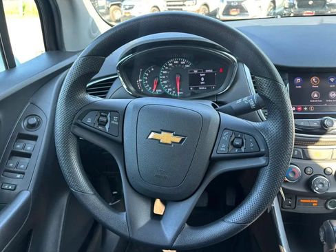 Used 2020 Chevrolet Trax LS w/ Tint and Cruise Package AWD/4WD image 18