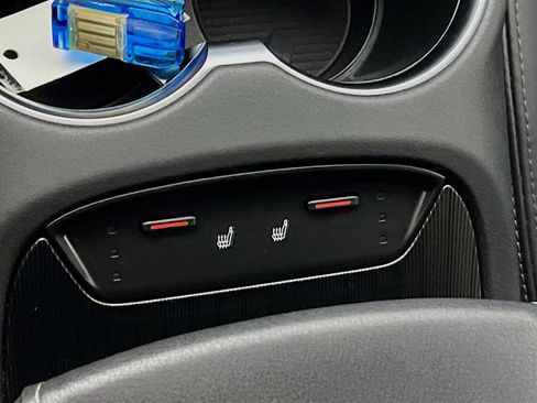 Used 2024 Toyota Venza XLE image 20