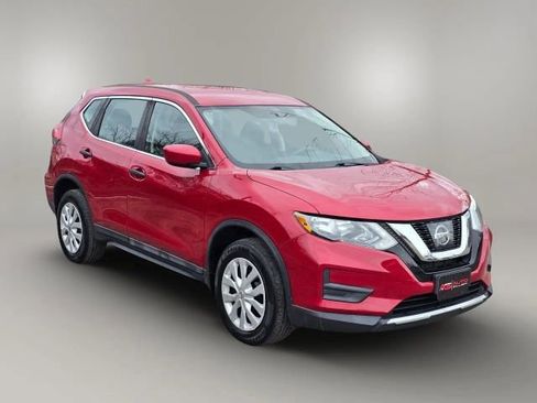 Used 2017 Nissan Rogue S image 3