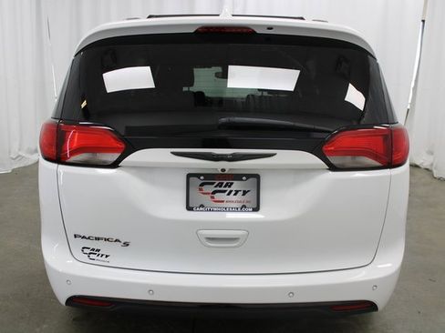Used 2020 Chrysler Pacifica Touring-L Plus w/ S Appearance Package image 6