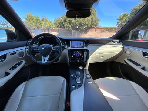 Used 2019 INFINITI QX50 Essential w/ Sensory Package AWD/4WD image 3