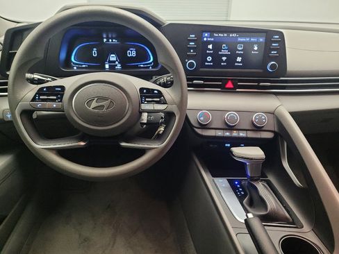 Used 2024 Hyundai Elantra SE FWD image 22