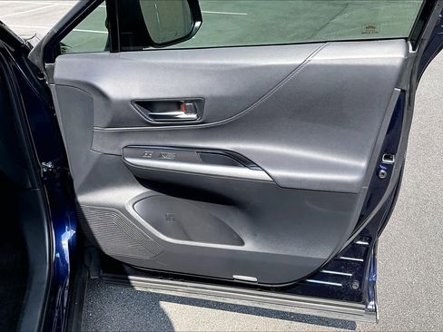 Used 2021 Toyota Venza LE image 21