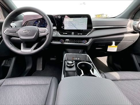 New 2027 Chevrolet Equinox LT w/ Convenience Package II FWD image 11