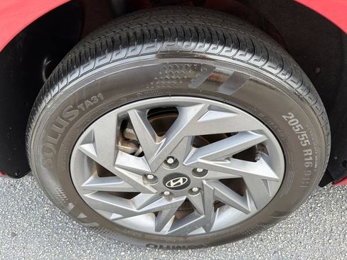 Used 2024 Hyundai Elantra SEL FWD image 17