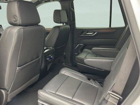 Used 2025 GMC Yukon Denali AWD/4WD image 9