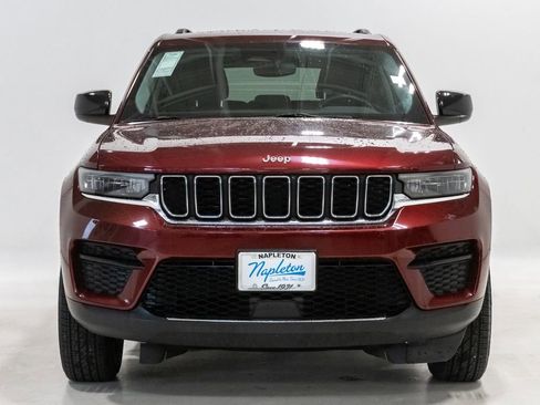 Used 2023 Jeep Grand Cherokee Laredo AWD/4WD image 5