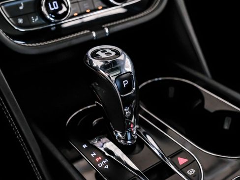 Used 2017 Bentley Bentayga image 22