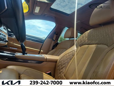 Used 2018 BMW 750i xDrive AWD/4WD image 27