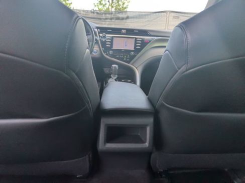Used 2020 Toyota Camry SE FWD image 31