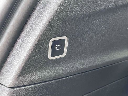 Used 2025 Chrysler Pacifica Limited FWD image 20