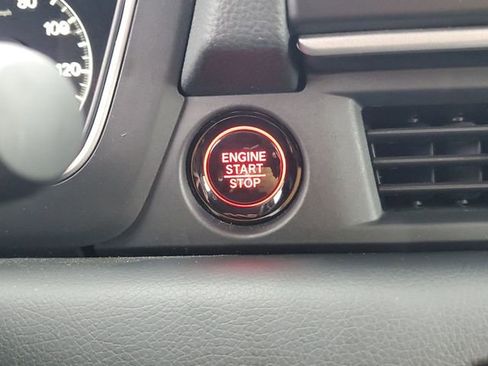 Used 2025 Honda Pilot Touring image 29