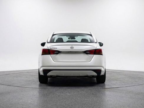 Used 2025 Nissan Altima 2.5 SV FWD image 7