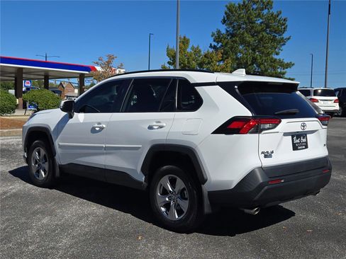 Used 2022 Toyota RAV4 XLE FWD image 11