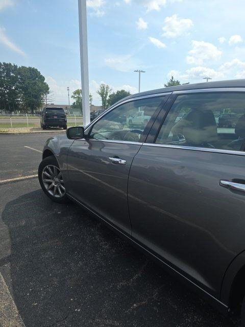 Used 2011 Chrysler 300 C RWD image 7