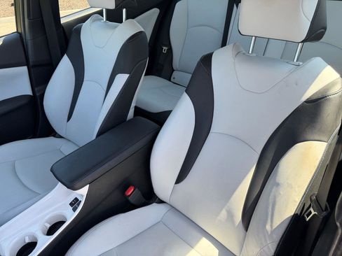 Used 2017 Toyota Prius Three Touring w/ Carpet Mat Package image 42