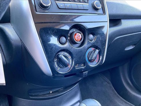 Used 2015 Nissan Versa Note SV FWD image 29