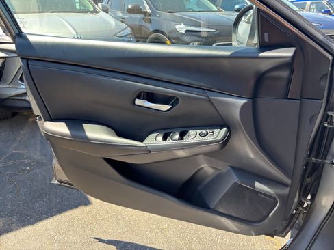 Used 2025 Nissan Sentra SV FWD image 18