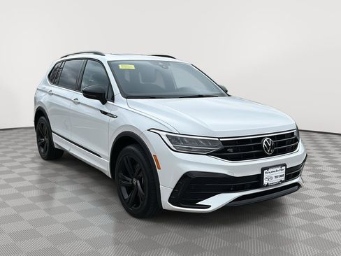 Certified 2023 Volkswagen Tiguan SE R-Line AWD/4WD image 2