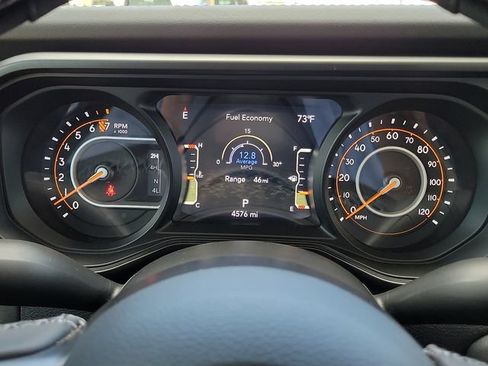 Used 2025 Jeep Gladiator Rubicon AWD/4WD image 18