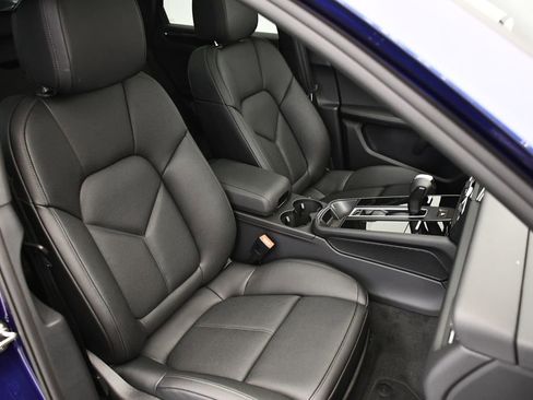 Certified 2025 Porsche Macan image 49