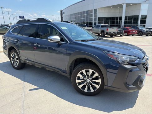 Used 2025 Subaru Outback Touring AWD/4WD image 2