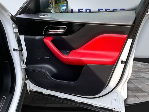 Used 2018 Jaguar F-PACE R-Sport image 27