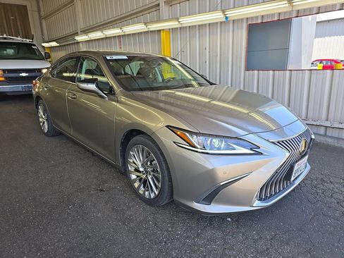 Used 2020 Lexus ES 350 w/ Accessory Package FWD image 4