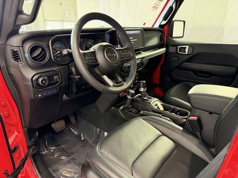 Used 2024 Jeep Wrangler Unlimited Rubicon 4xe image 9