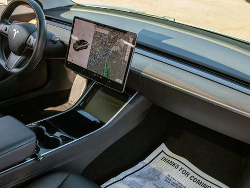 Used 2018 Tesla Model 3 Long Range image 11