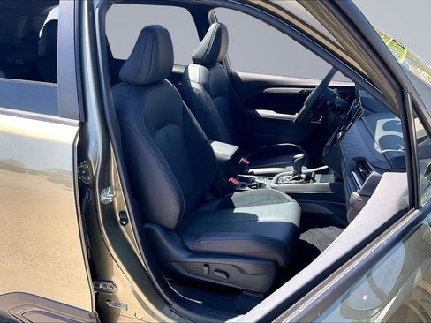 Certified 2025 Subaru Forester Touring AWD/4WD image 7