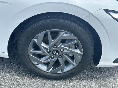 Used 2024 Hyundai Elantra SEL FWD image 13